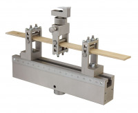 ASTM D7774三点弯曲夹具与木制测试样品